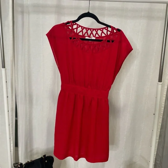 Red dress - Picture 3 of 4